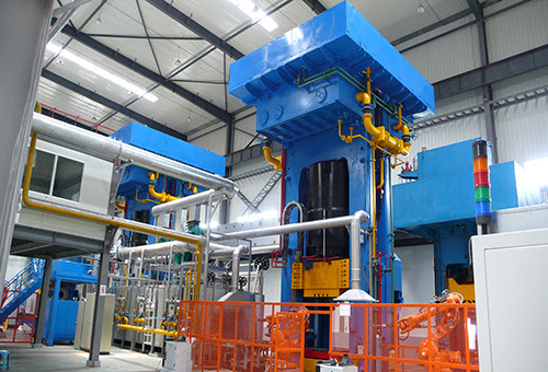 macchina per forgiatura a matrice