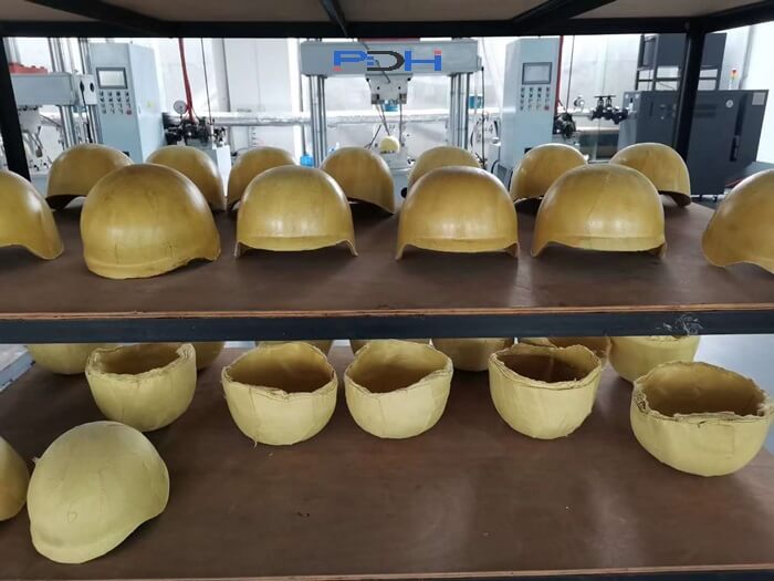 produzione di caschi antiproiettile