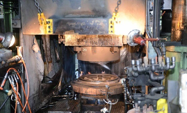 tekerlek göbeği şekillendirme presi