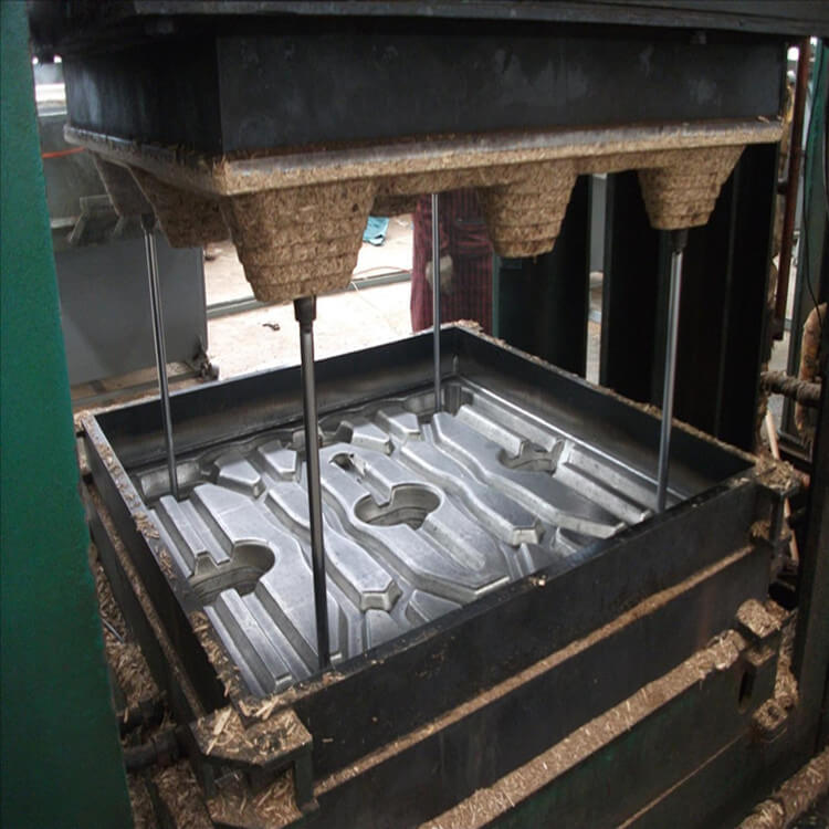 wood chip pallet molding press