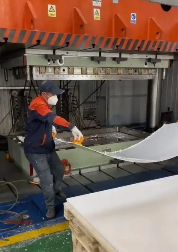 SMC insulation panel-forming presses