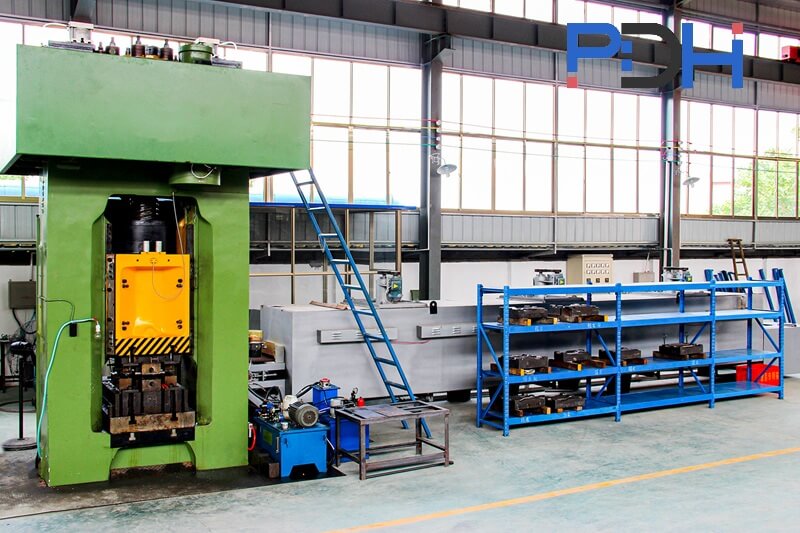 hydraulic forging press for making crusher tooth plates