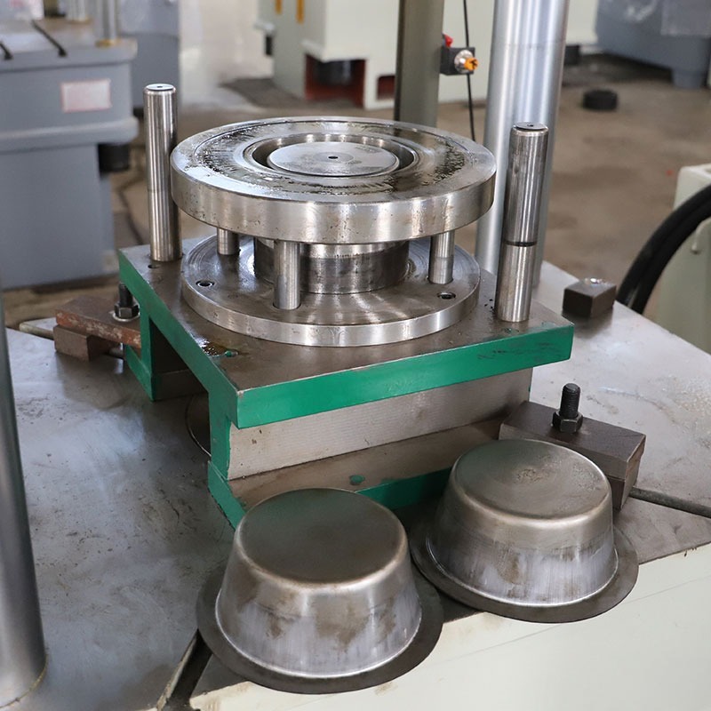 pressa idraulica per pentole in acciaio inox